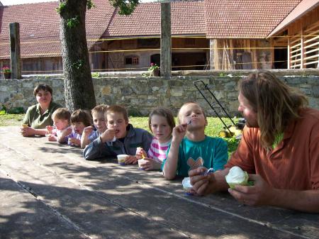 Frances, Bernarda met kinderen (en neefje en nichtjes)