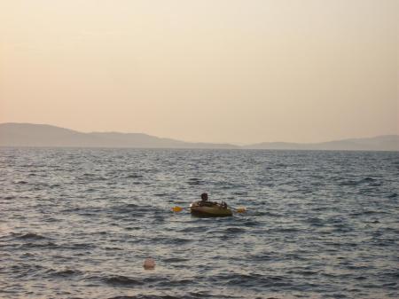 met de Gelen de zee op!