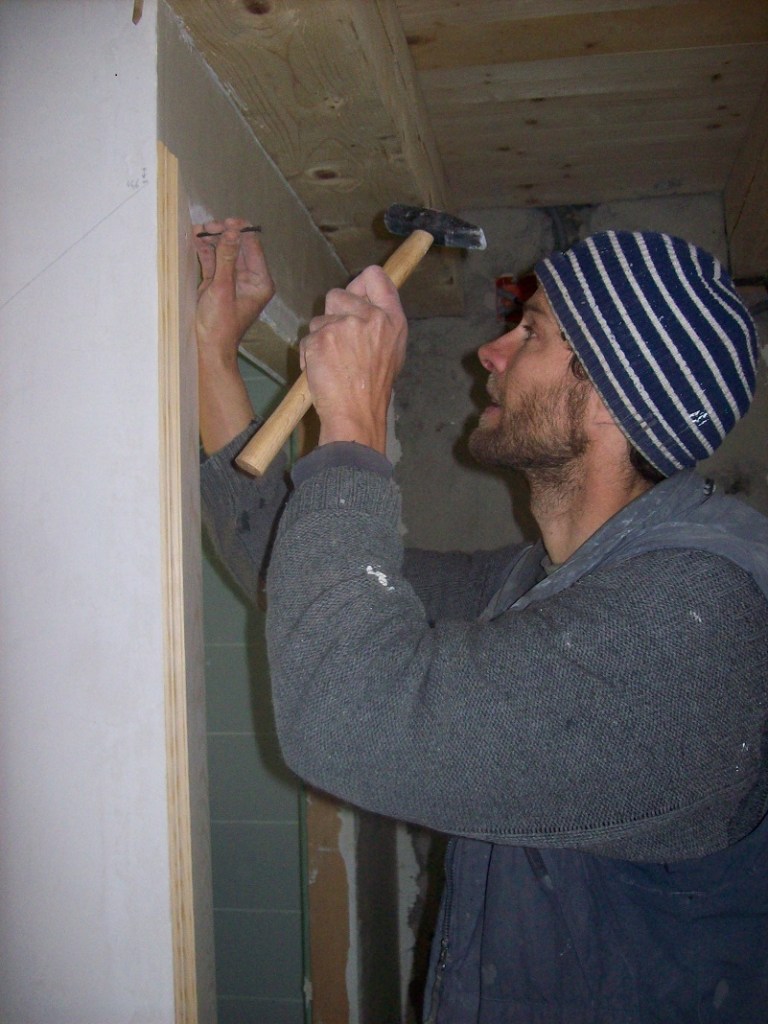 badkamer: oude deur met nieuwe deurstijl