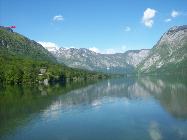 boven (rode pijl) en rond het meer van Bohinj: op prospectie voor gasten!
