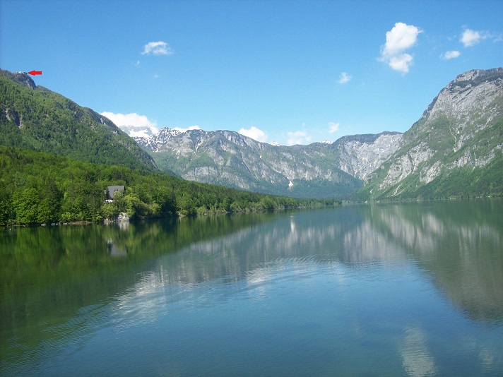 boven (rode pijl) en rond het meer van Bohinj: op prospectie voor gasten!