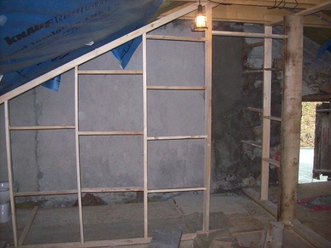 geplakte muren  en frame 2e badkamer