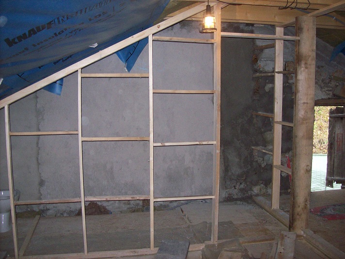 geplakte muren  en frame 2e badkamer