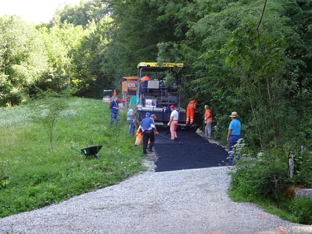 het langbeloofde reepje asfalt