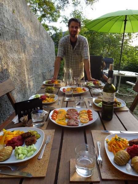 avondmaal op het terras