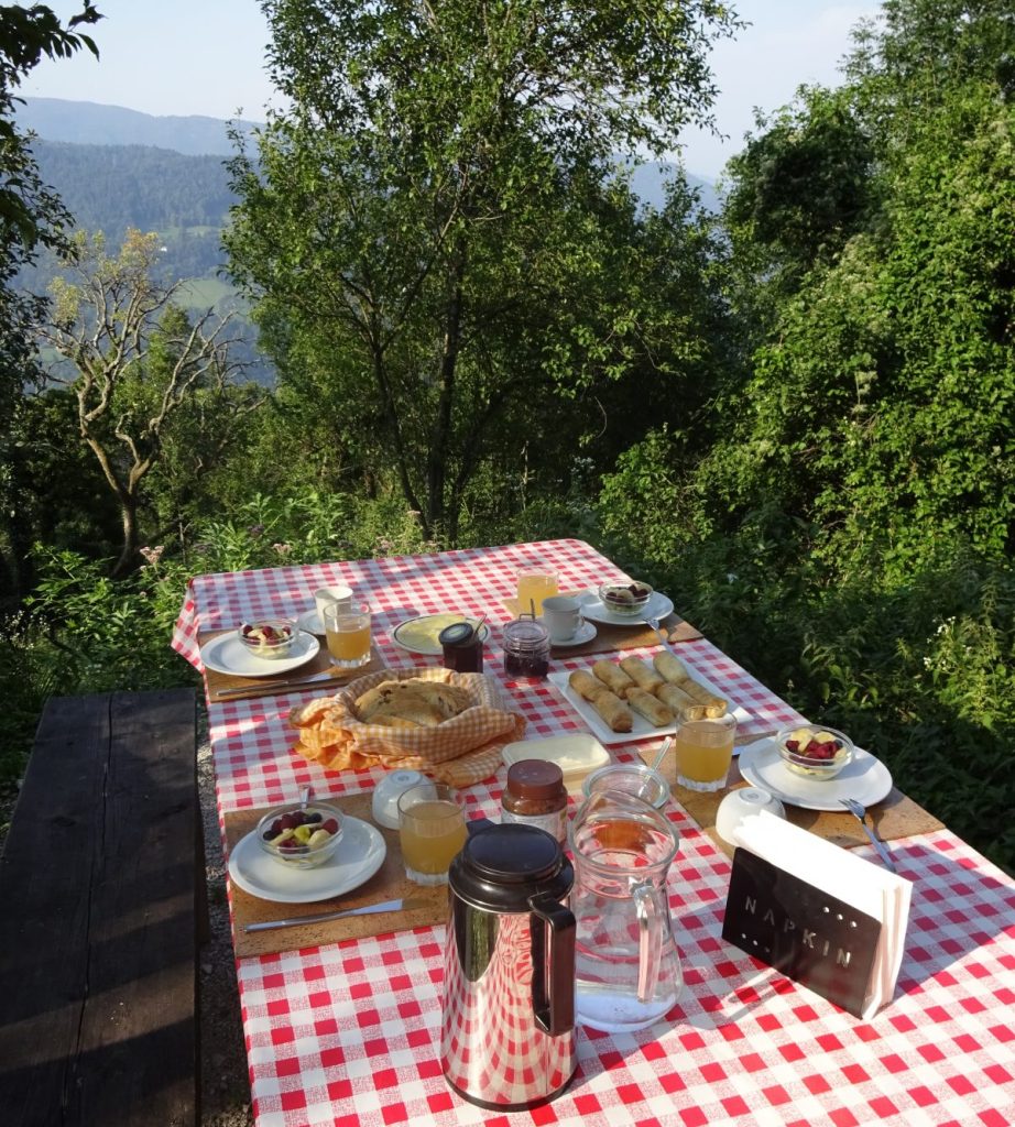 ontbijten aan de vijgenboom