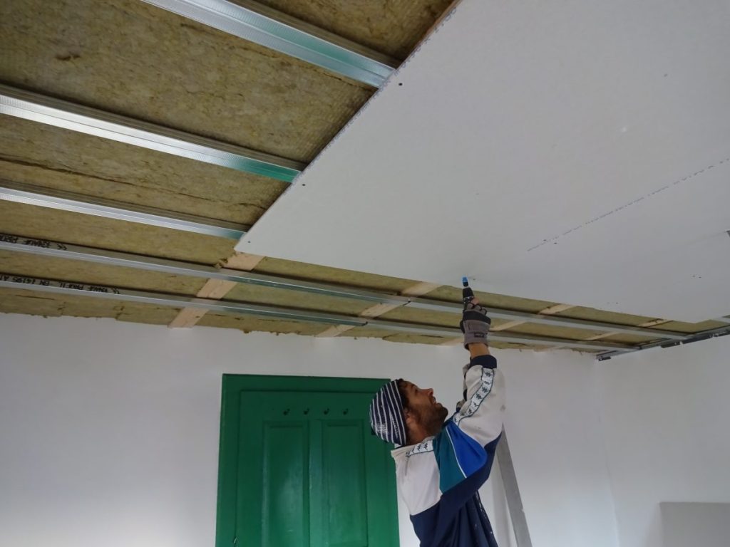 plafonds kamers onder de 3e kamer: isoleren, gyproc plaatsen & schilderen